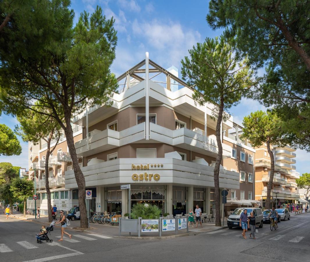 Hotel Astro Lignano Sabbiadoro Exterior foto