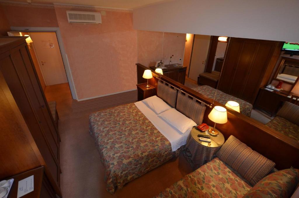 Hotel Astro Lignano Sabbiadoro Habitación foto